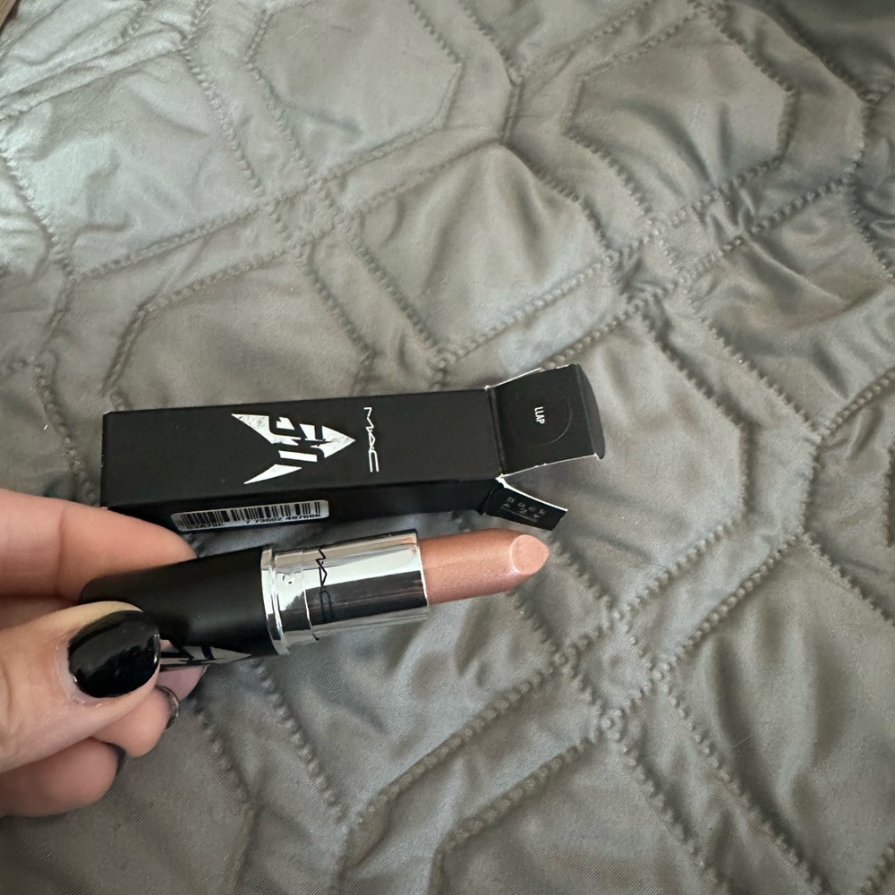 Mac LLAP Star Trek Lipstick New in Box - Picture 3 of 6
